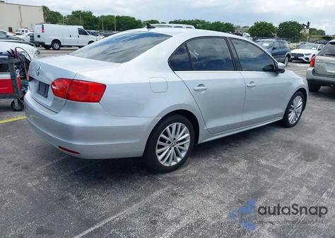 2011 Volkswagen Jetta 2.5L Sel из США, поврежденный, VIN 3VWLX7AJ1BM352557